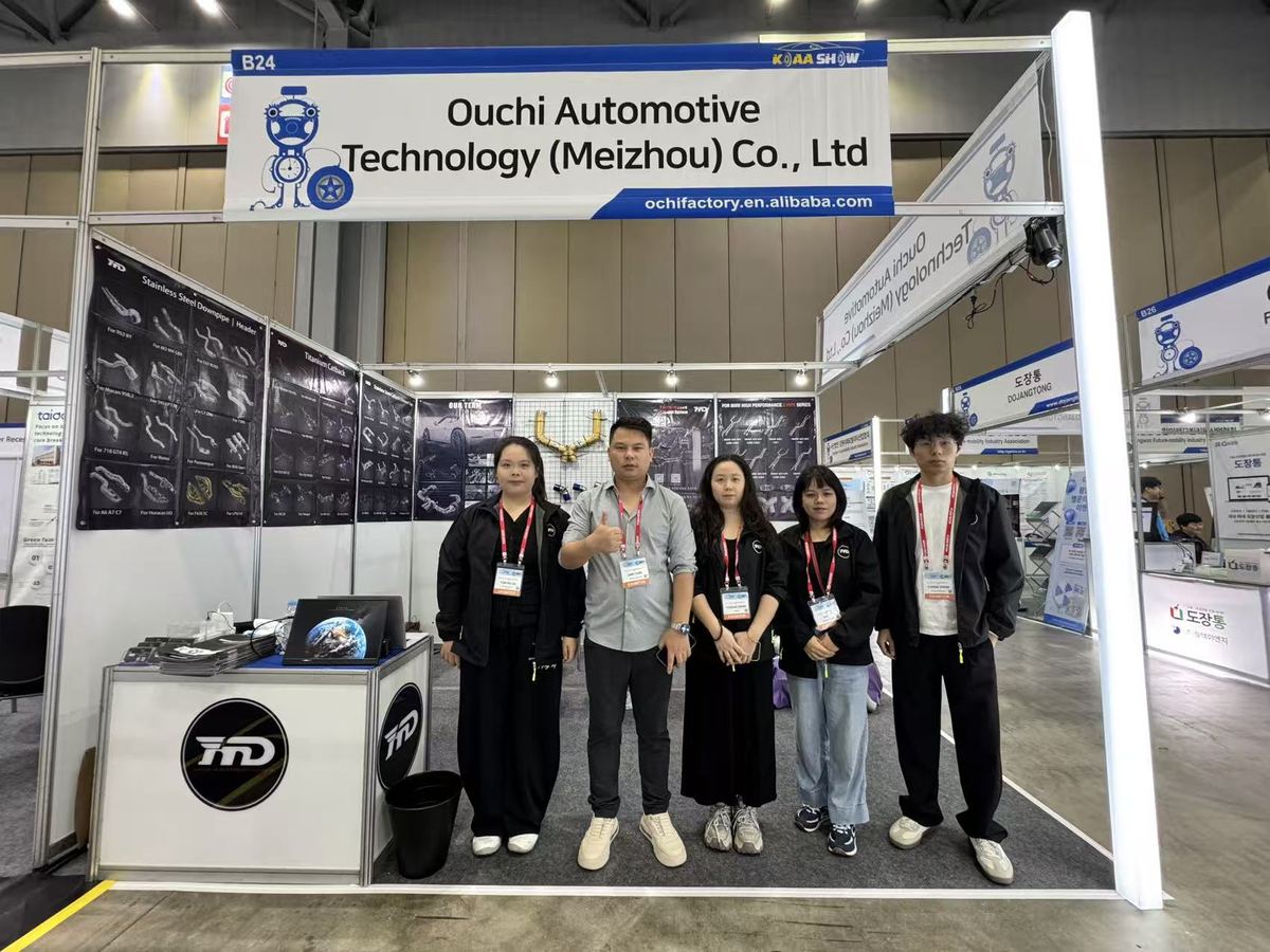 The OUCHI team at the KOAA SHOW automotive aftermarket exhibition in South Korea