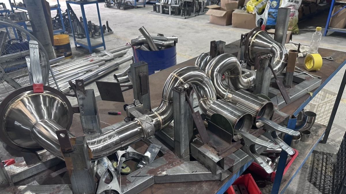 R8 header section on the welding jig