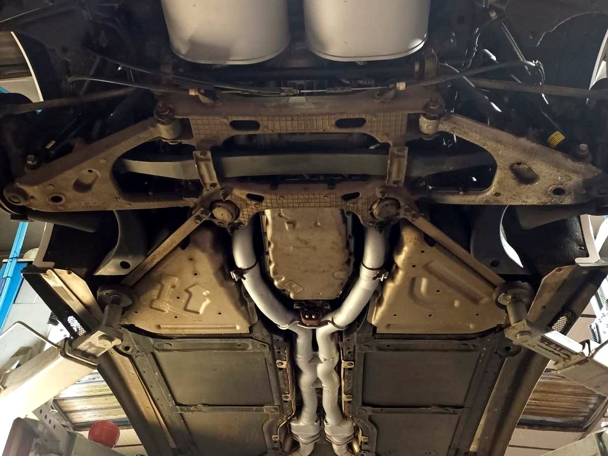 Chevrolet Corvette C7 Stingray underbody with OUCHI T304 stainless mid-rear exhaust and 300-cell downpipes — customer installation