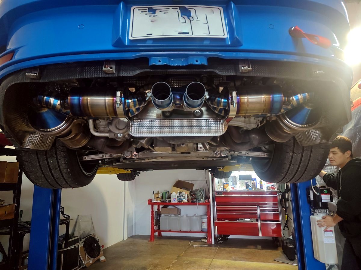 Porsche 992 GT3 RS rear axle with OUCHI performance exhaust — customer installation