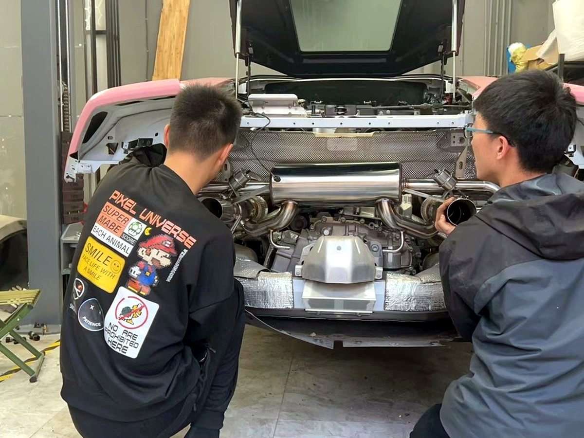 Lamborghini Huracan EVO V10 with OUCHI T304 stainless valved exhaust, rear deck view — customer installation