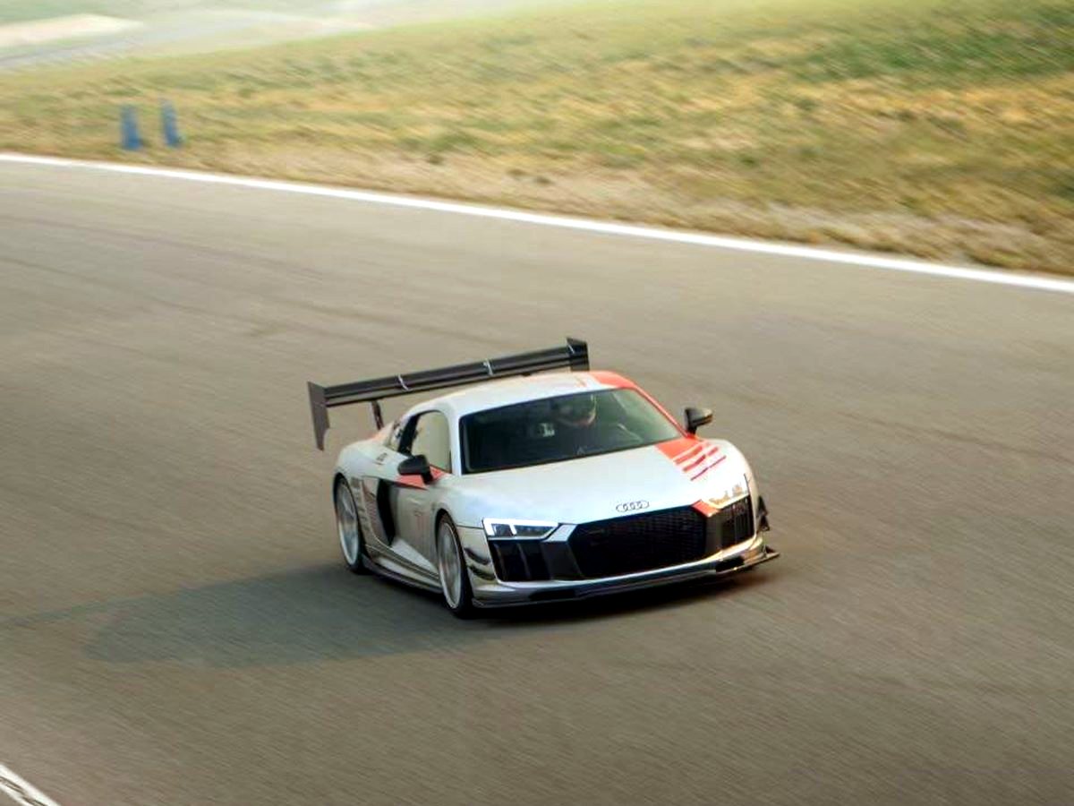 2017 Audi R8 V10 with OUCHI dual X-pipe stainless exhaust on track — customer photo